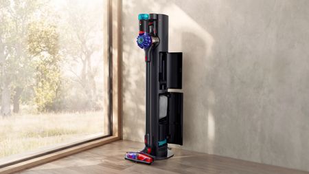 Dyson V10 Konical on the Dyson Auto-empty Dok