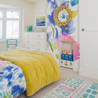 floral bedroom with wallpapers of Bluebellgray