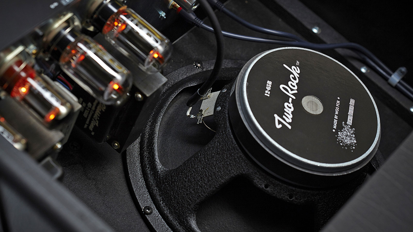 The Akoya is a dual-valve rectified twin-6L6 circuit