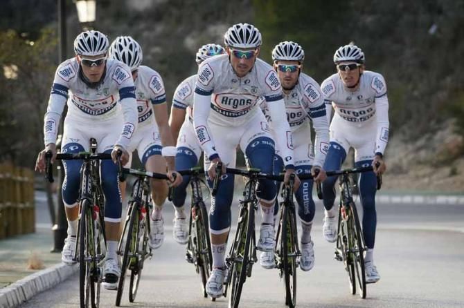 The 2013 Argos Shimano team on the road