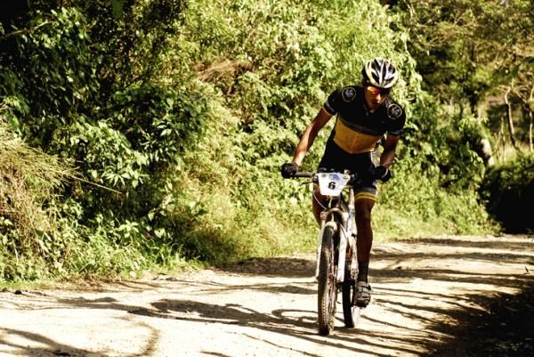 Luis Mejia (7Capital/Economy) leads on stage 2