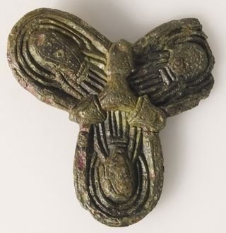 another trefoil brooch with all three lobes intact.
