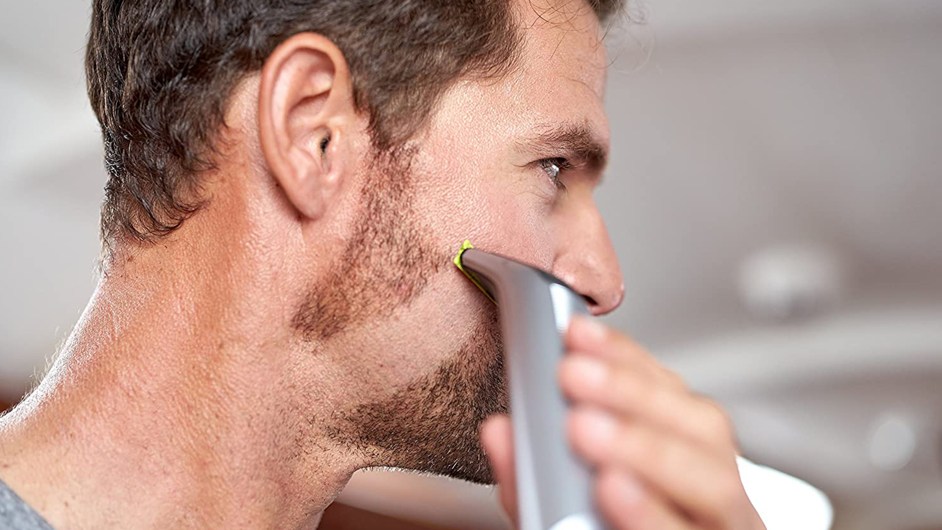Philips Norelco OneBlade Review: An Electric Shaver with Disposable Blades
