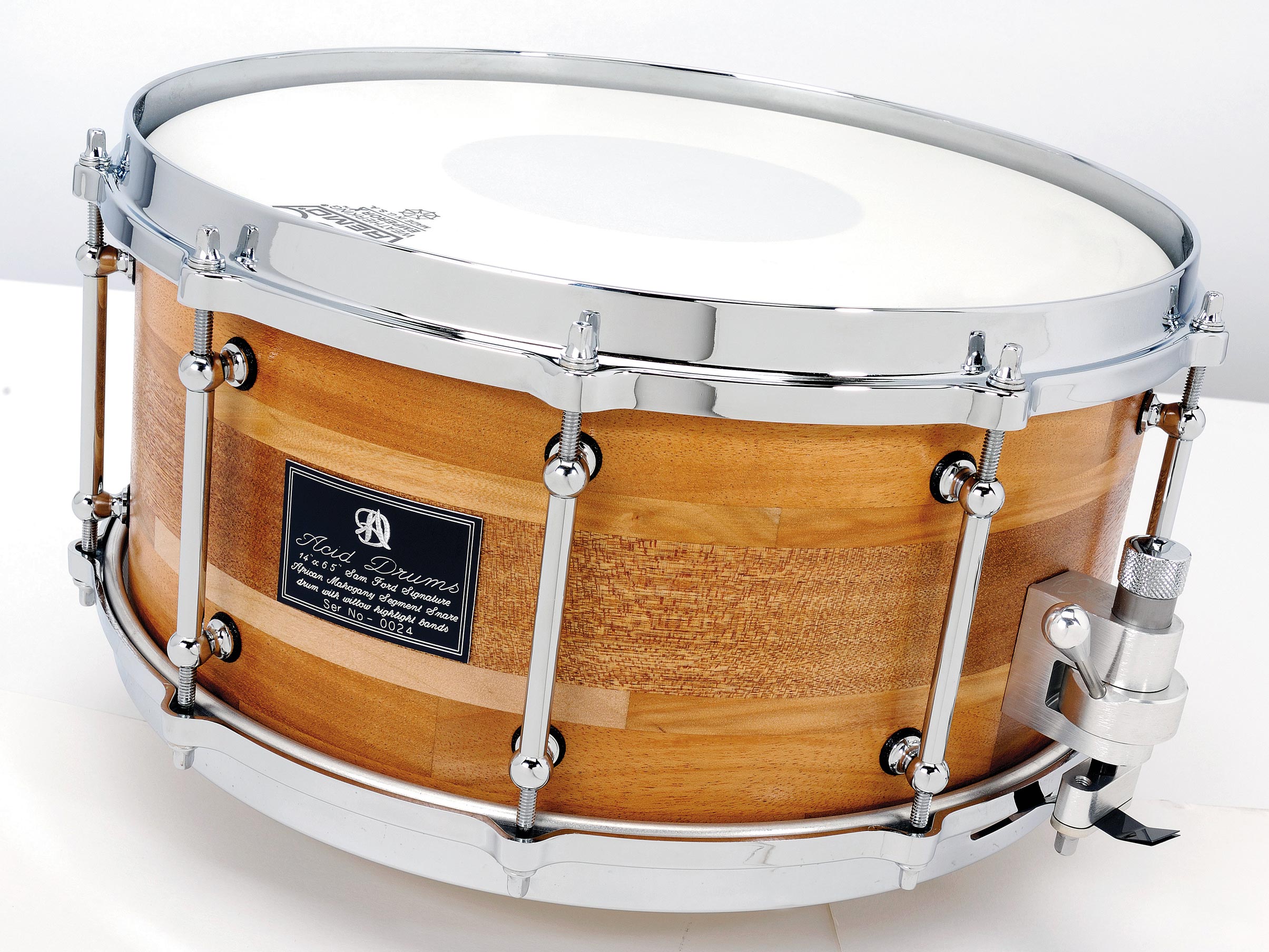 Willow Bands add extra interest to the snare&#039;s African mahogany shell, which is finished with a light lacquer