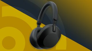 Parhaat kuulokkeet keltamustalla TechRadar-taustalla