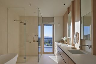 bathroom at Frame House by Mork-Ulnes Architects