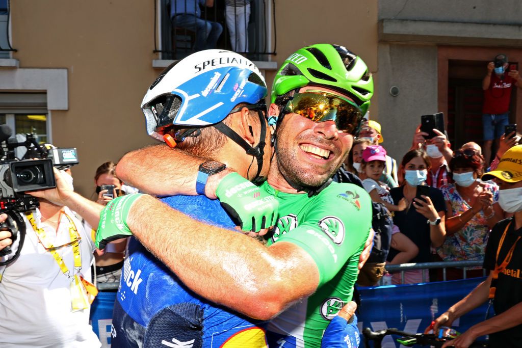 Mark Cavendish wins stage 13 at the Tour de France