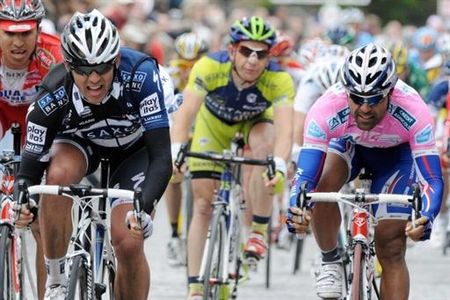 Alex Rasmussen (Saxo Bank) claims stage three ahead of Danilo Napolitano (Katusha)