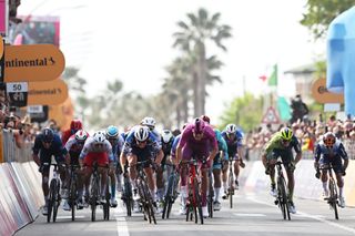 Stage 11 - Giro d'Italia: Jonathan Milan powers to stage 11 sprint victory ahead of relegated Tim Merlier