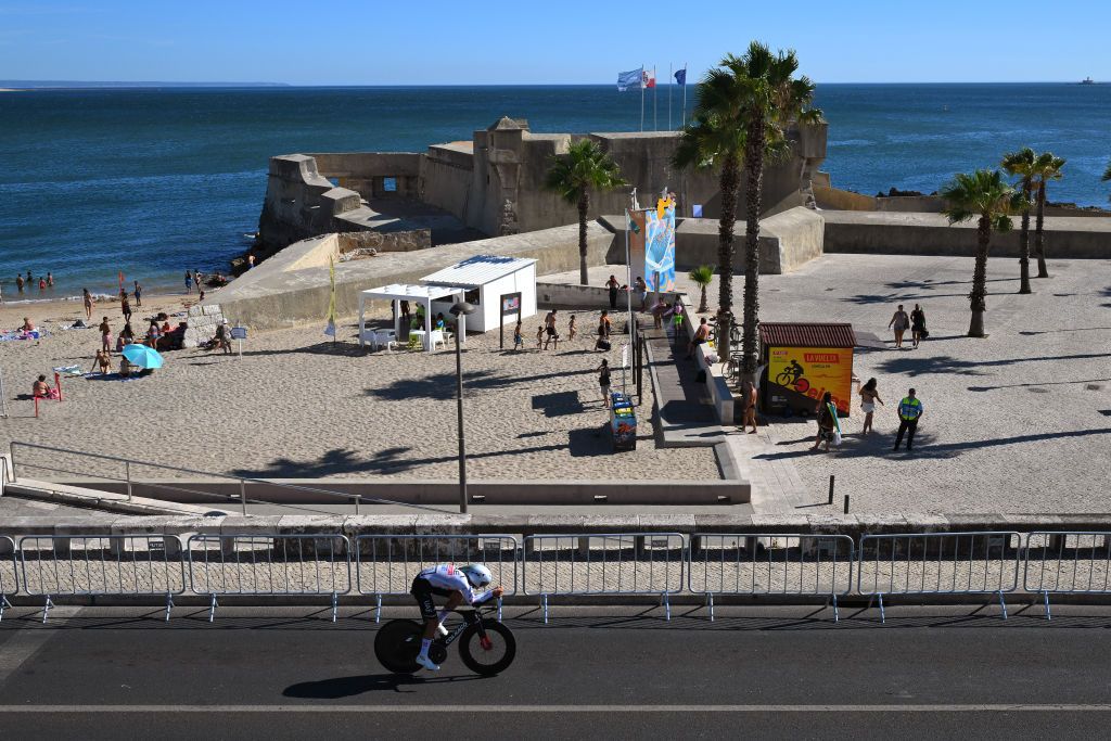 OEIRAS PORTUGAL AUGUST 17 Isaac del Toro of Mexico and UAE Team Emirates sprints during the 79th La Vuelta Ciclista a Espana 2024 Stage 1 a 12km individual time trial stage from Lisbon to Oeiras UCIWT on August 17 2024 in Oeiras Portugal Photo by Tim de WaeleGetty Images