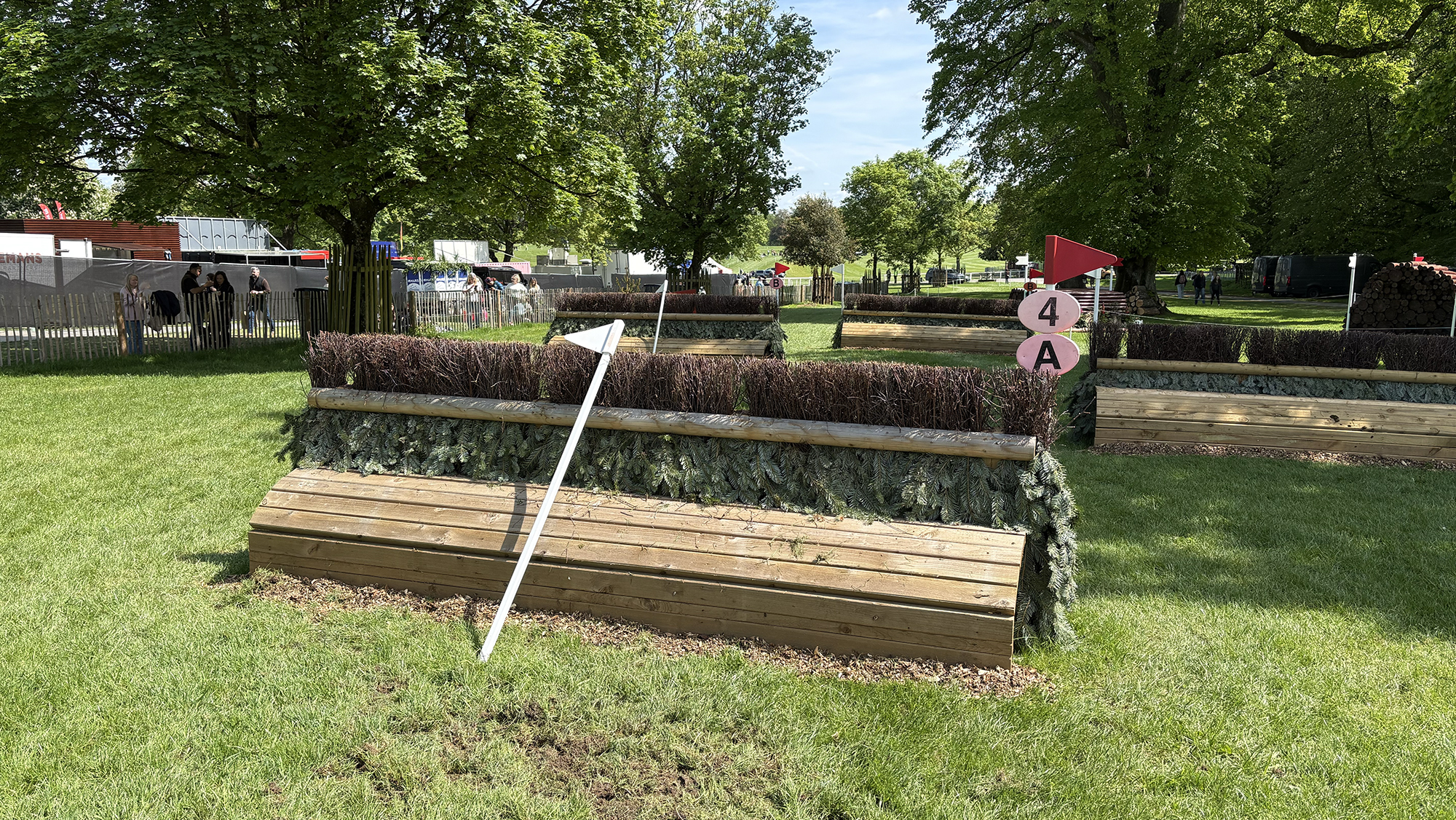 BE100 Badminton grassroots course 2026 fence 4a