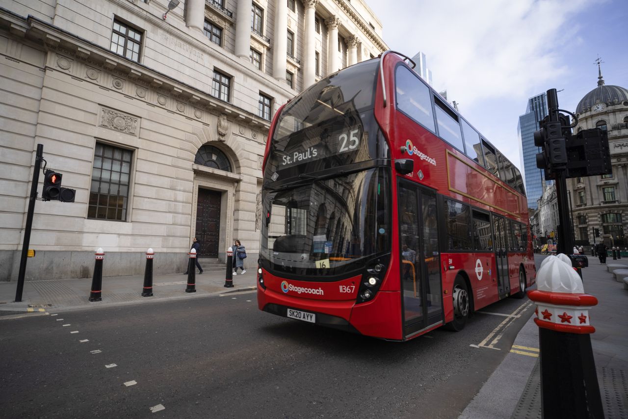 Laowa 15mm f/5 Cookie FF sample image of a red bus on a street in London, taken on a Canon EOS R5