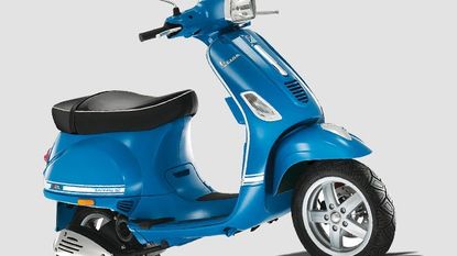 December: Vespa S Zaffiro