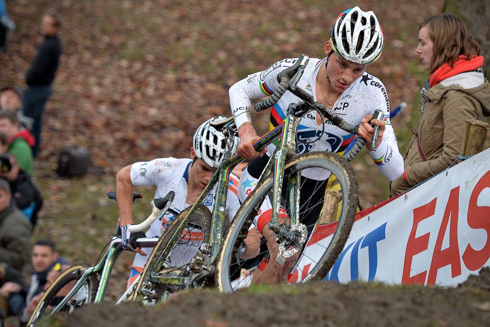 Mathieu Van Der Poel and Wout van Aert on the run-up in Namur.