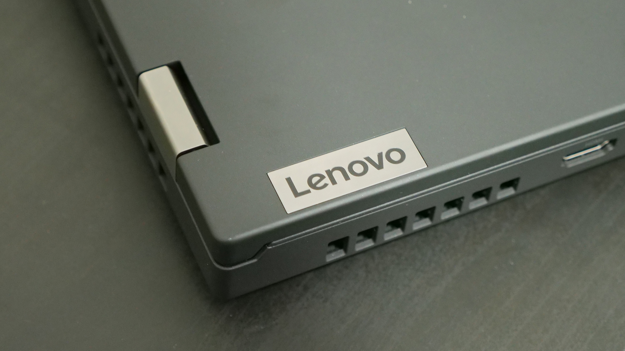 Lenovo ThinkPad P15 chrome logo lid