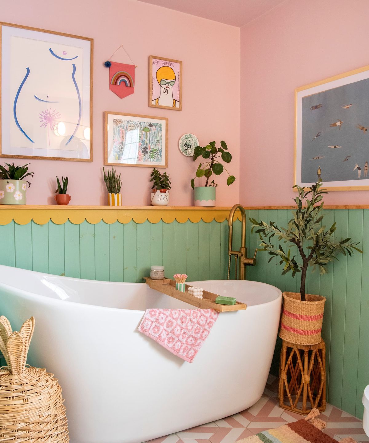 A white porcelain bath