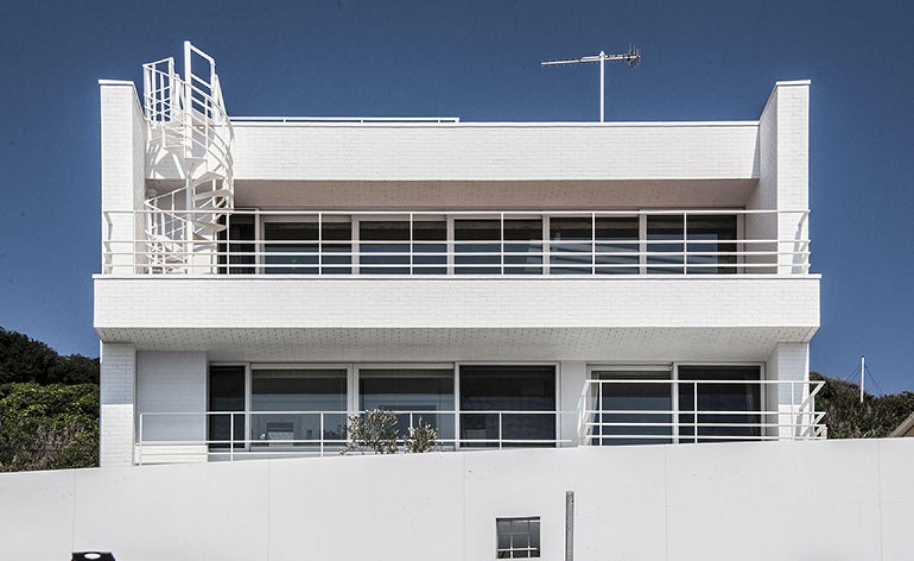 A white rectangular house