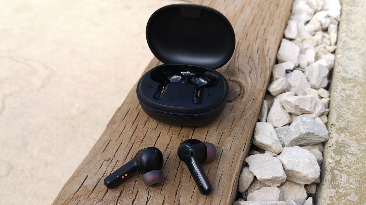 These True Wireless Sports Earbuds Offer An Amazing 80 Hours Of