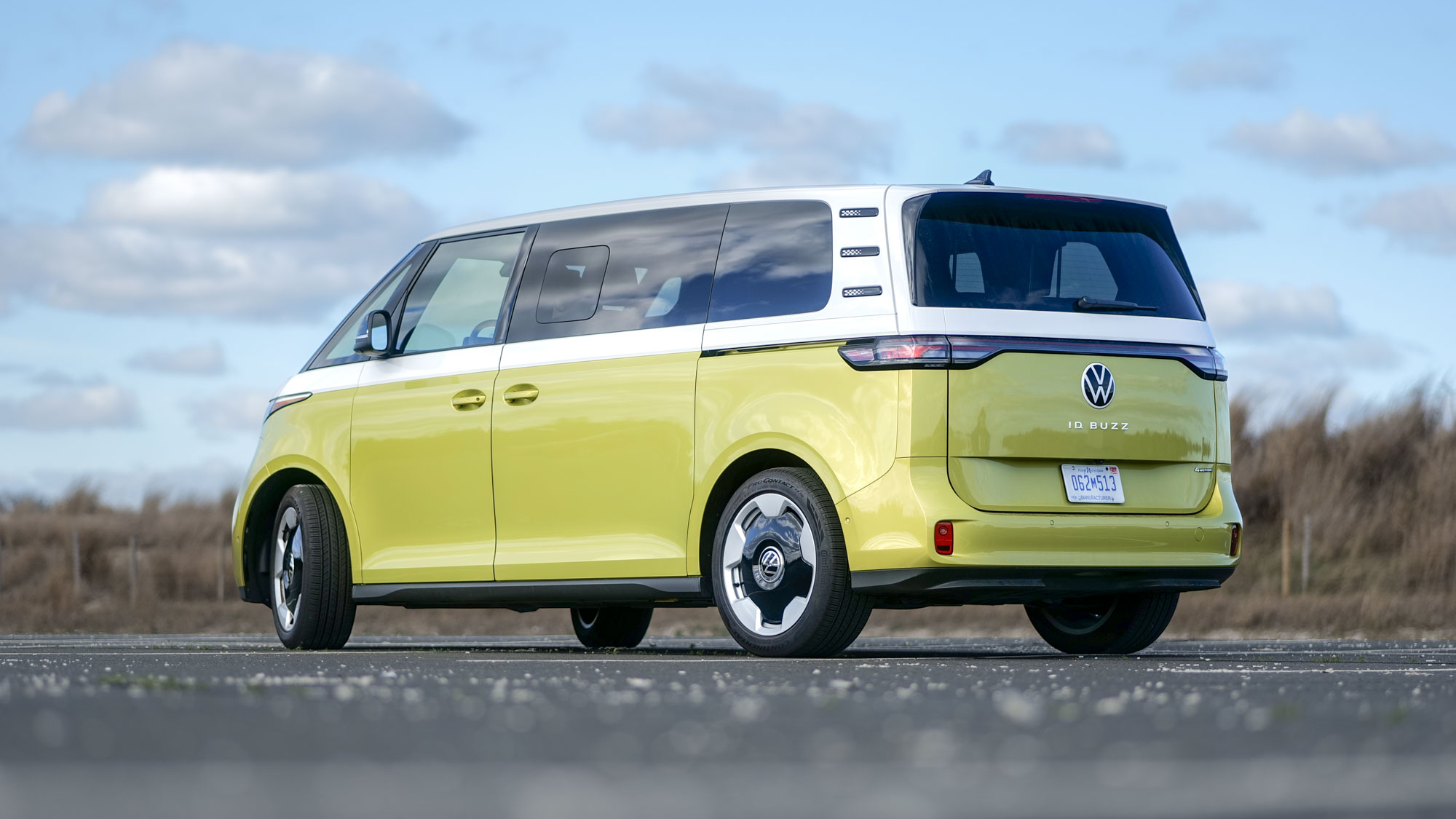 2025 Volkswagen ID. Buzz Pro S Plus 4MOTION test drive.