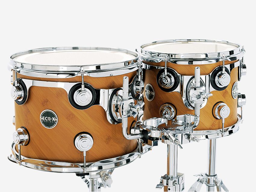DW hardware dresses the mixed wood veneer; the turret lugs and suspension mounts give the shells a familiar look