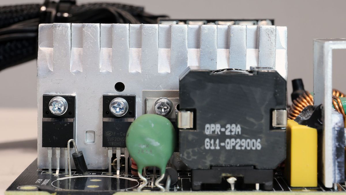 XPG Pylon 650