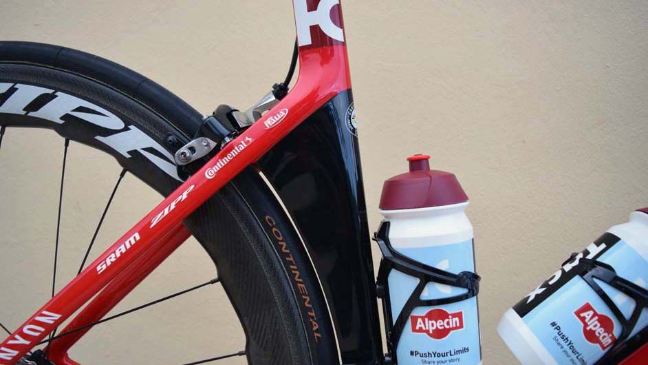 The seat tube curves around the rear wheel to reduce air turbulence