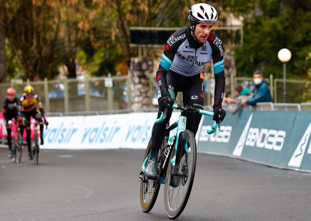 Team BikeExchange rider Great Britains Simon Yates rides in the last meters of the 16th stage of the Giro dItalia 2021 cycling race 153km between Sacile and Cortina dAmpezzo on May 24 2021 Photo by Luca Bettini AFP Photo by LUCA BETTINIAFP via Getty Images