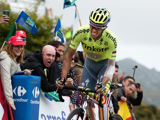 Alberto Contador climbs the final steep pitch before the finish of stage 10 at the Vuelta