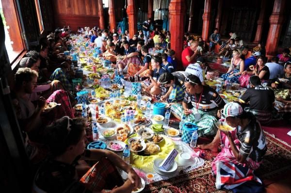 The riders enjoyed Bajamba, lunch party together with typical Istano Basa Pagaruyung with Padang cuisine.