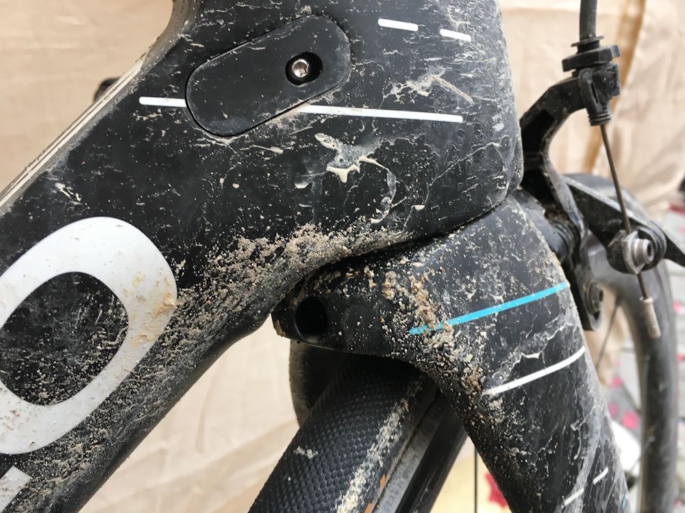 The F10's burly headset and fork.