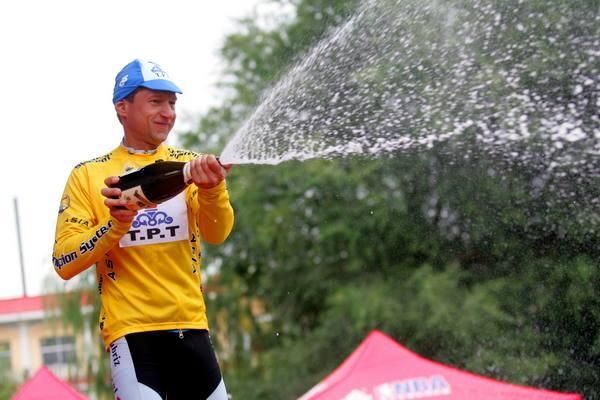 Andrey Mizurov (Tabriz) is getting the hang of spraying the champagne.