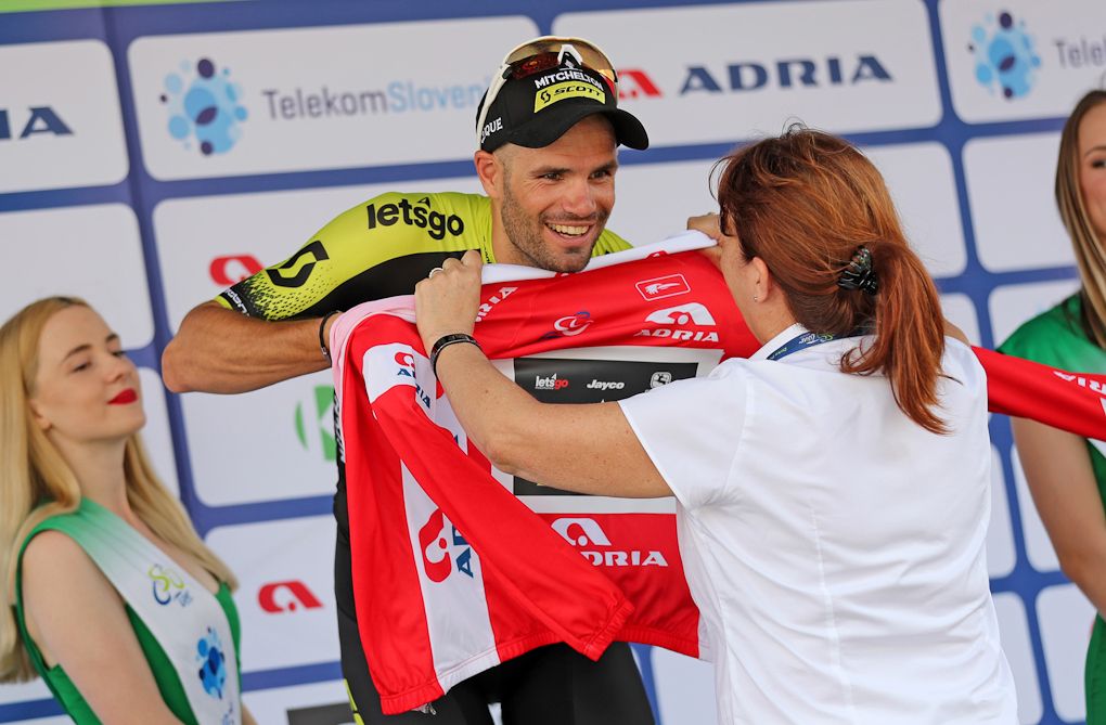Luka Mezgec gets the red jersey after stage 3 in Slovenia