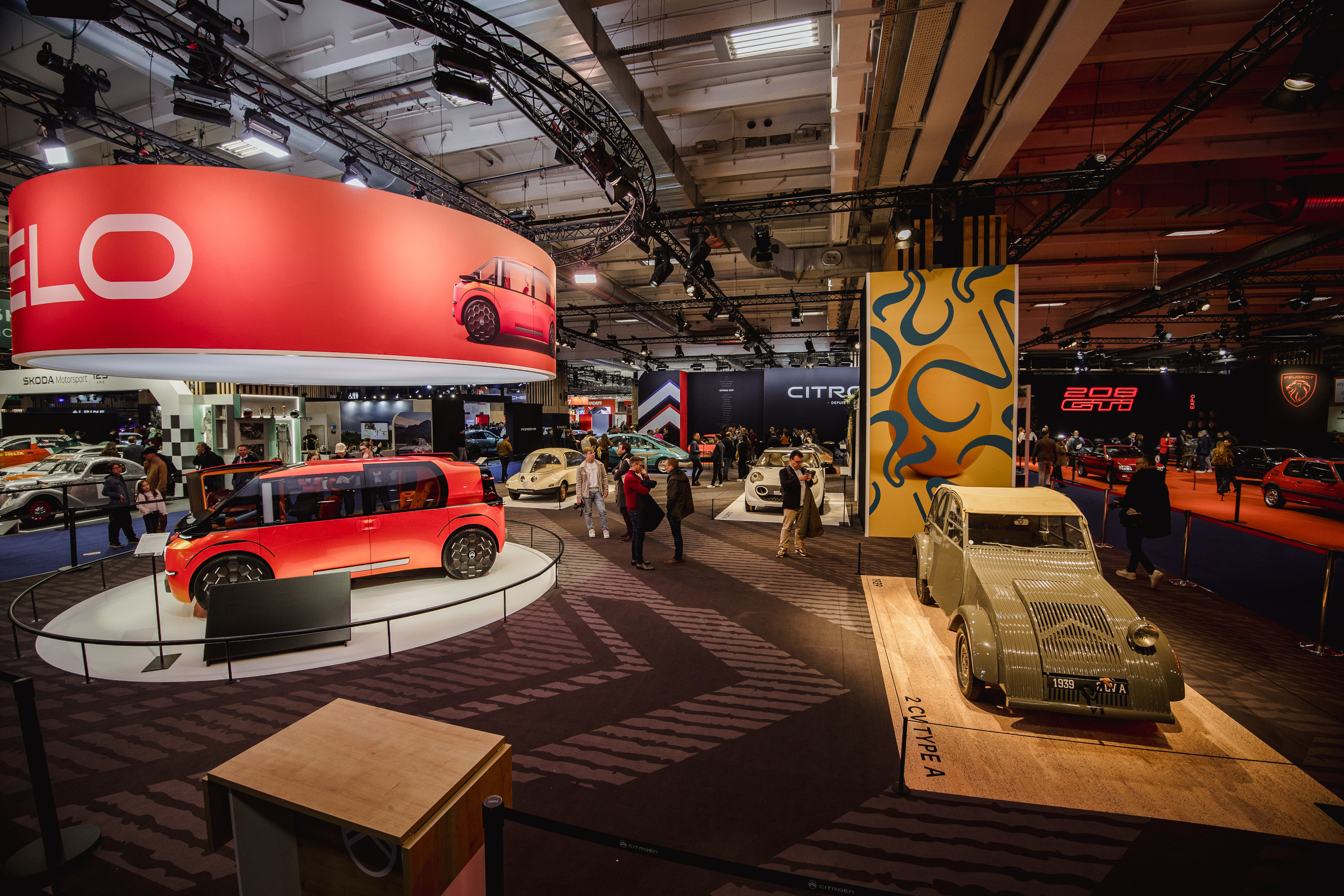 The Citro&amp;euml;n ELO alongside the 1939 2CV A