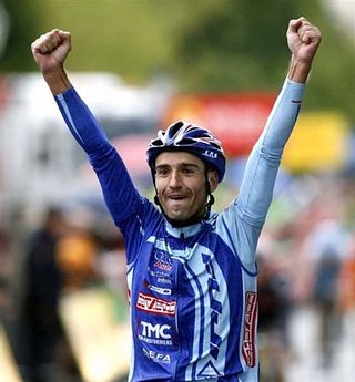 Juan José Cobo (Fuji-Servetto) wins