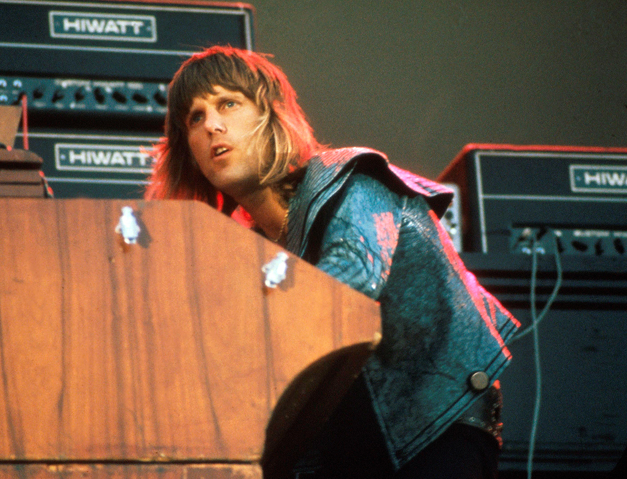 Keith Emerson of Emerson Lake and Palmer performs on stage at the Oval, London, 30th September 1972. (Photo by Michael Putland/Getty Images)