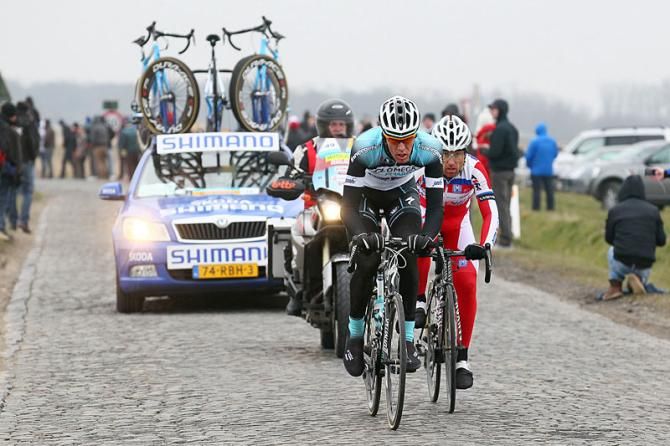 Stijn Vandenbergh and Luca Paolini on the cobbles