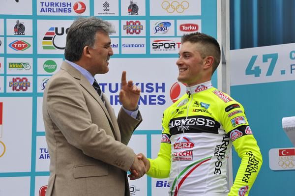 stage_1 winner Andrea Guardini congratulated by the president of the Turkish Republic Abdullah G