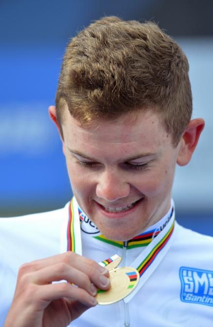 Campbell Flakemore (Australia) checks out his gold medal