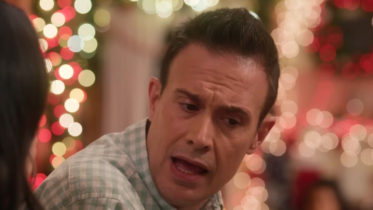 Miguel (Freddie Prinze Jr.) in Christmas with You