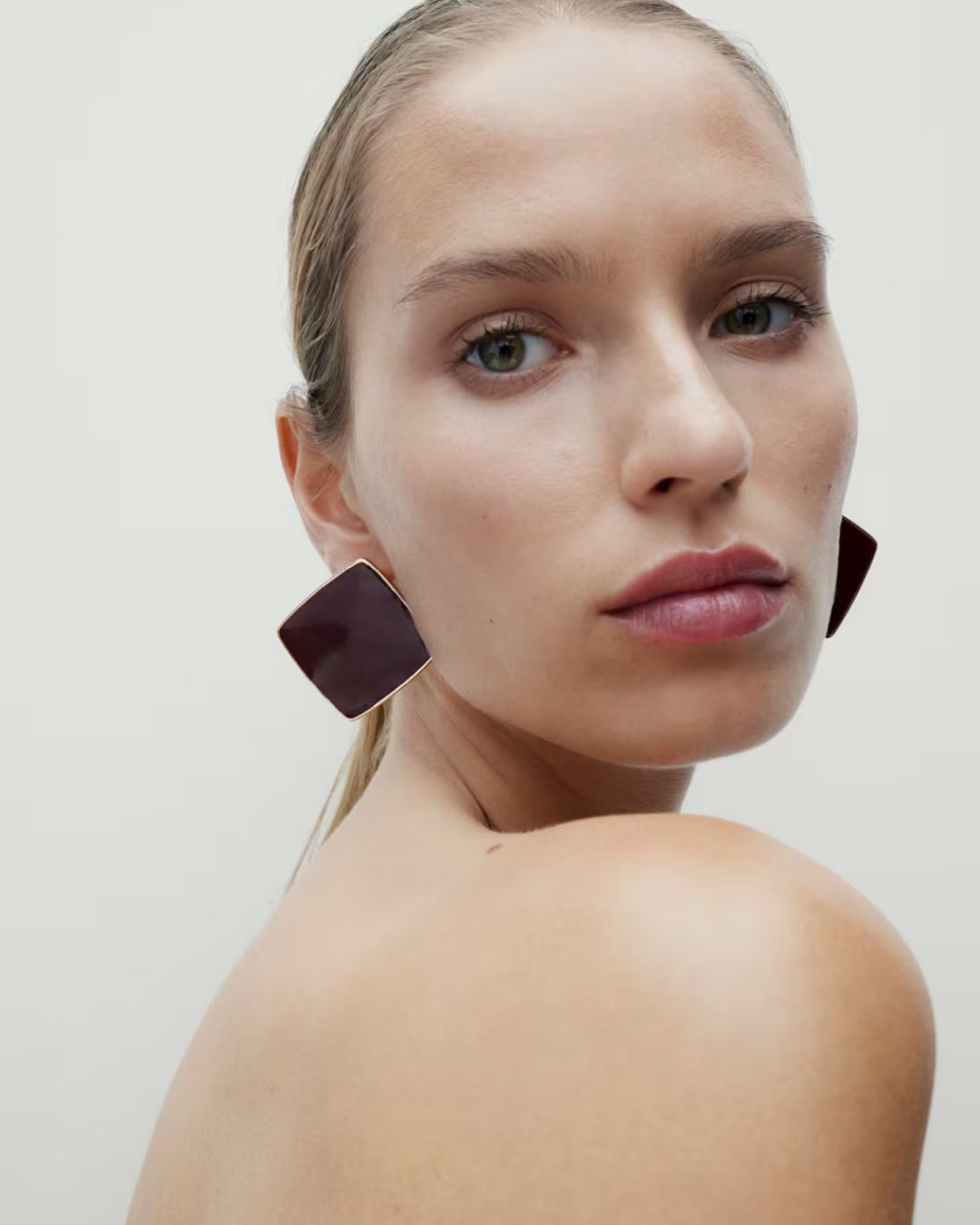 e5SSUw3QccpTsRbJTfKxv7-320-80 I'm a Stylist and Fashion Expert—This is the Simple Trick I'd Recommend If You Want to Look Classy