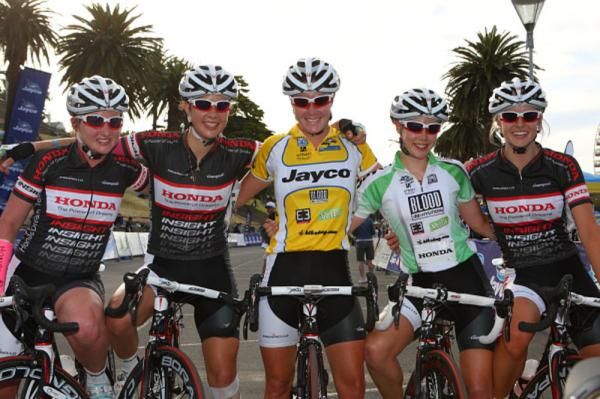 The Honda team line up after their successful day 3: victory, sprints jersey, overall lead, team lead