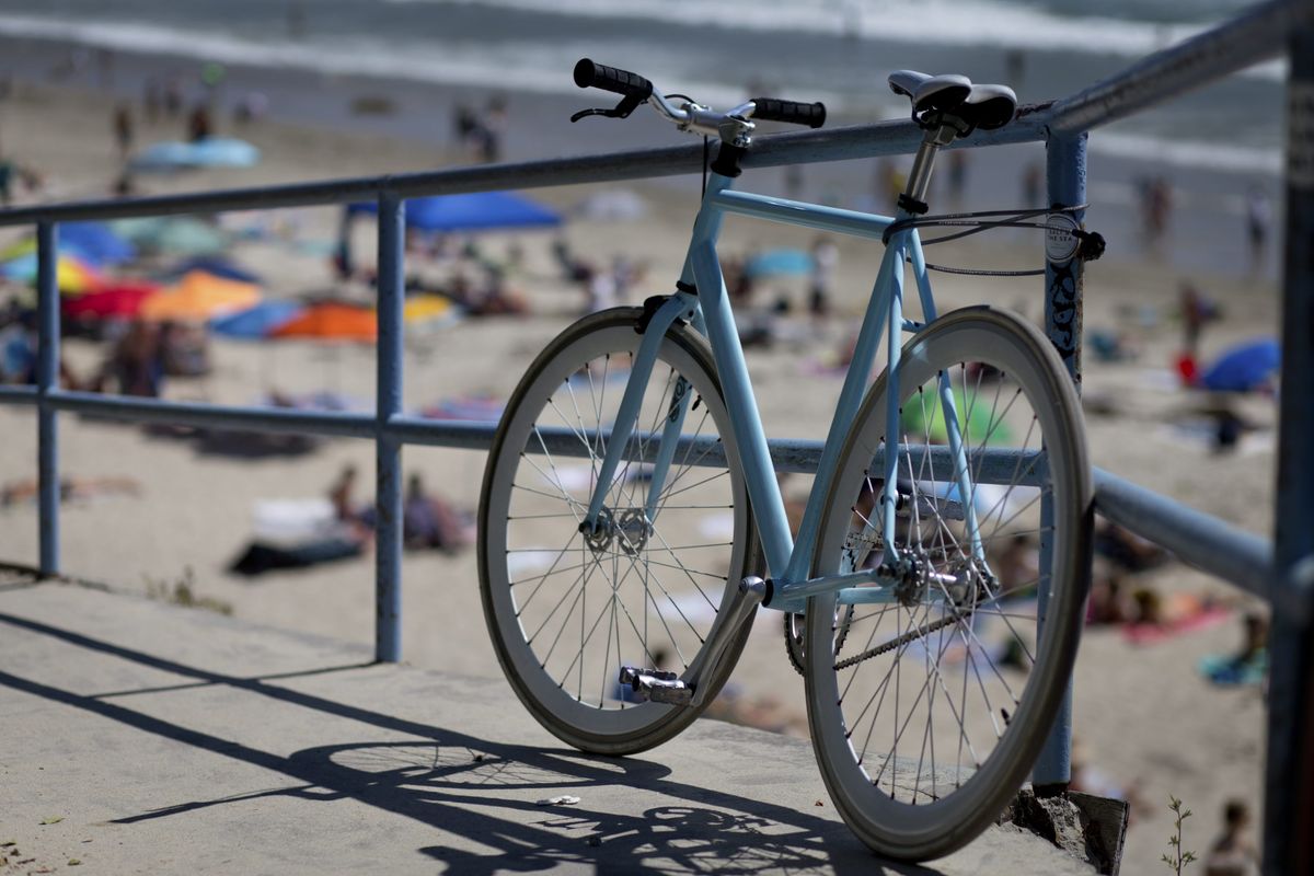 Lightweight fixed store gear bike