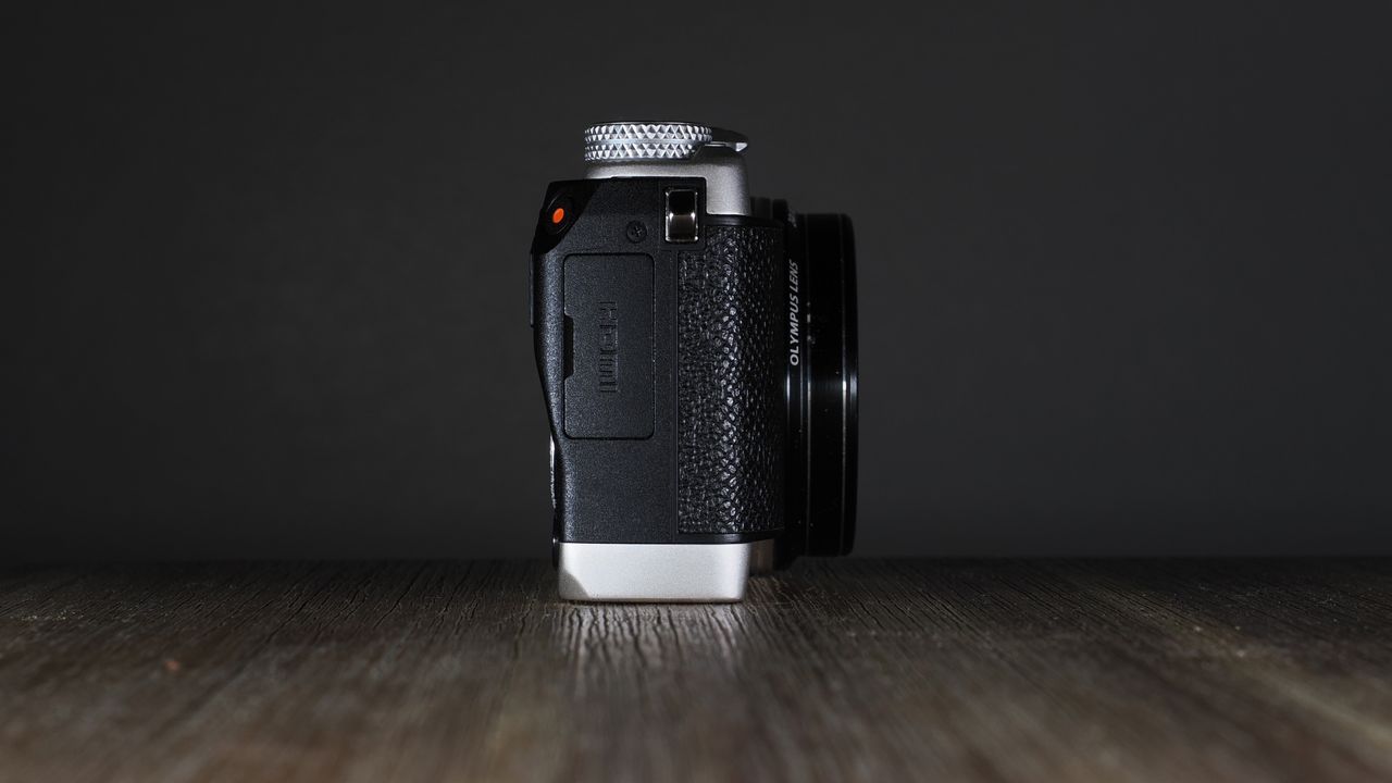 Olympus Stylus SH-3 on a wooden surface