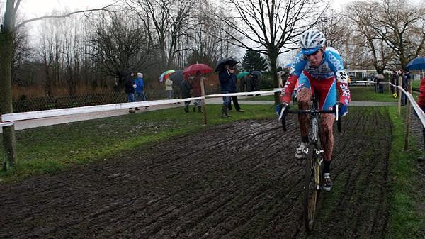 Troy Wells gets another Javelin 'cross bike dirty at St Niklaas.