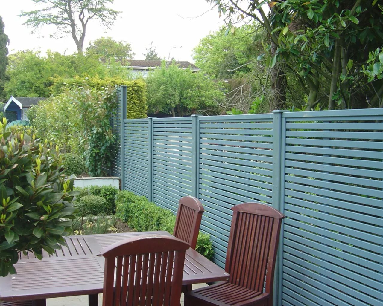 what-color-fence-paint-makes-a-garden-look-bigger-experts-reveal-all