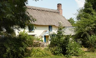 16th-century cob longhouse with a thatched roof in Devon