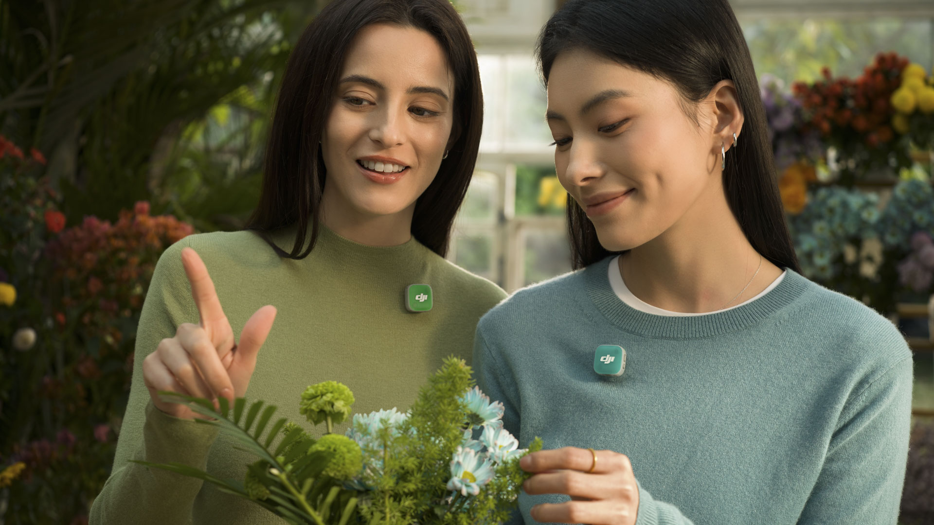 DJI Mic Mini 2 wireless mics in two colors on women with clothing that matches the color of the mic