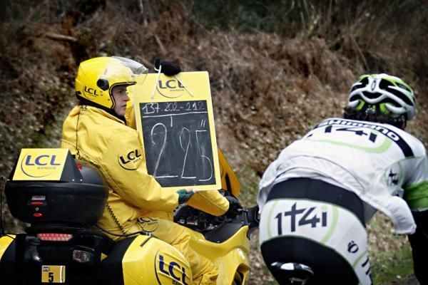 The three-man break sees a time gap of 2:25.