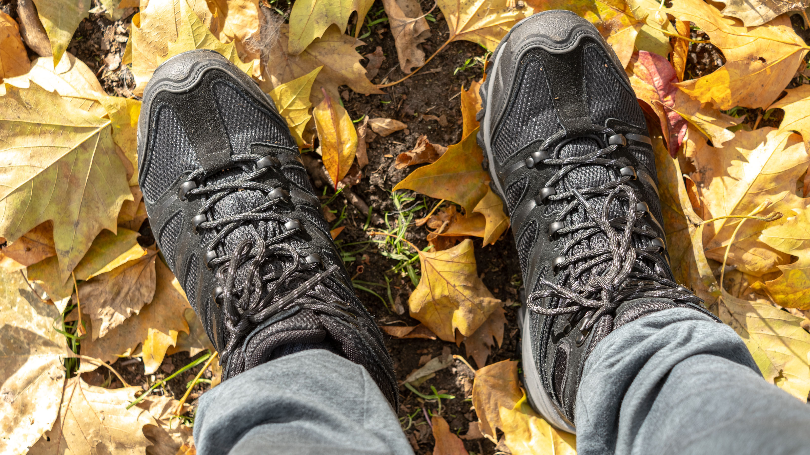 Person wearing the Nortiv 8 Armadillo 2 hiking boots while on a pile on leaves