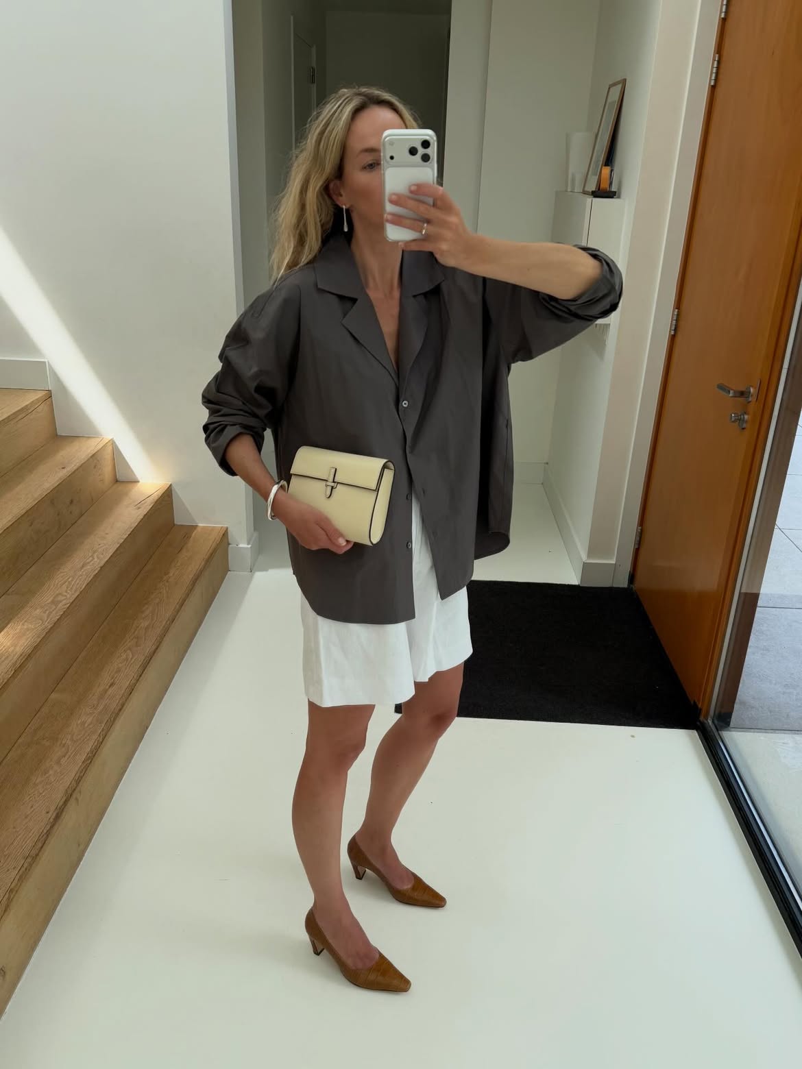 @anoukyve wears white shorts grey shirt